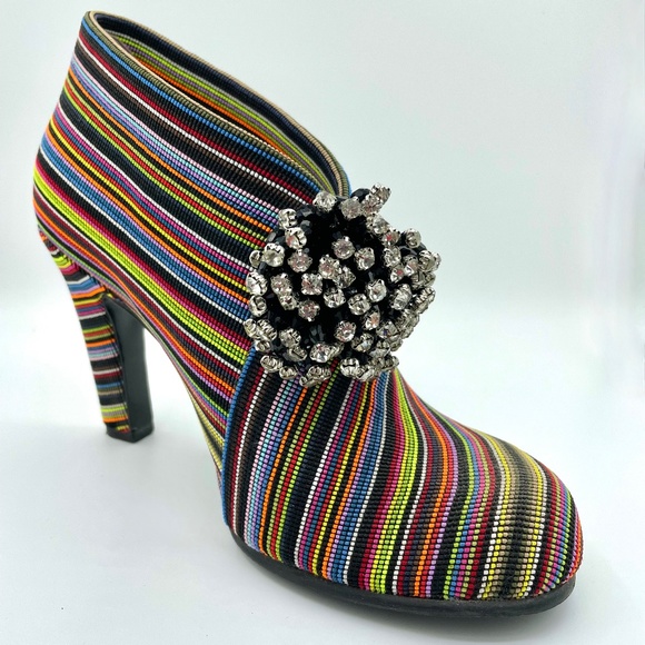 Pair of sparkling aggregates to embellish shoes, jackets or hats. Black & White. - Picture 7 of 16